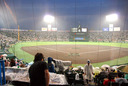 試合開始を待つ雨の甲子園