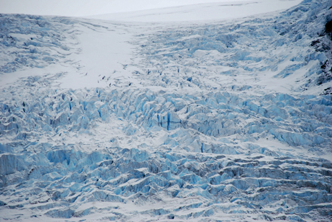 氷河にはクレヴァスがたくさん