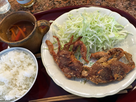 ソフトシェルクラブのフライで夕食