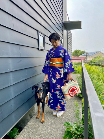 着物でお出掛けの母ちゃんをお見送り 着物でお出掛けの母ちゃんをお見送り
