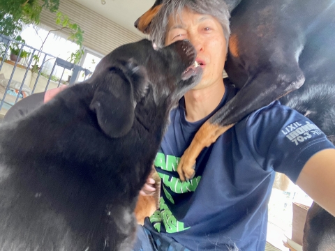 7ヶ月児のようにはしゃぐ7歳児 7ヶ月児のようにはしゃぐ7歳児