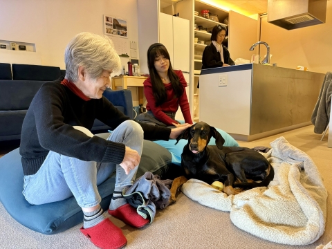 母と姪にかわいがってもらう 母と姪にかわいがってもらう