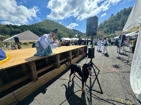 篠山神楽社中代表のEくんと 篠山神楽社中代表のEくんと