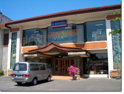 DFSの隣のブロックにあったみやげ物店 BINTARA