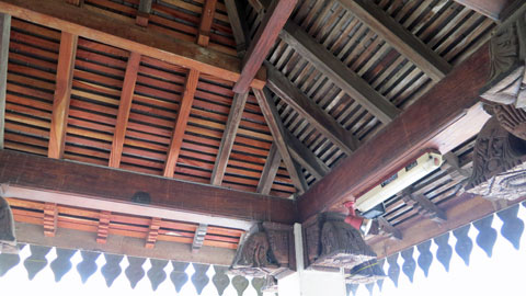 テロで再建された左側は色が違う