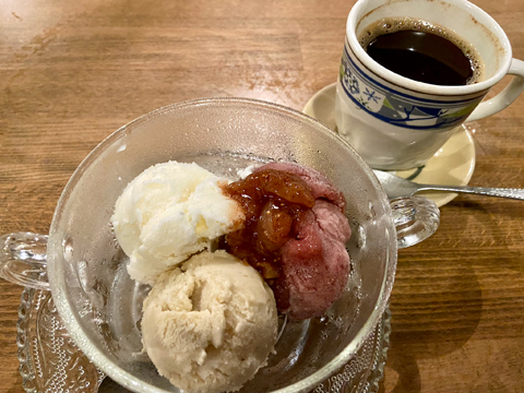 氷上牛乳とイチジクと沖縄のアップルバナナのアイスクリーム 氷上牛乳とイチジクと沖縄のアップルバナナのアイスクリーム