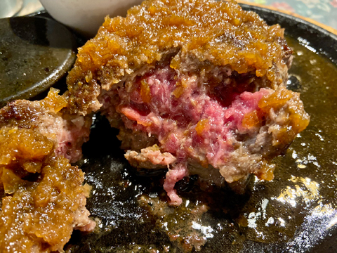 肉感溢れるハンバーグ 肉感溢れるハンバーグ