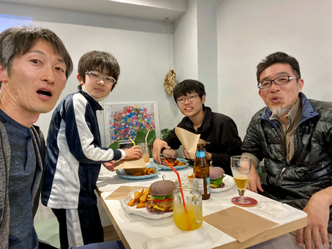 晩飯はブリスバーガーハワイで 晩飯はブリスバーガーハワイで