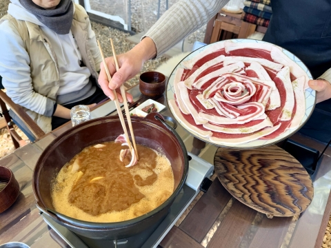 牡丹鍋に舌鼓 牡丹鍋に舌鼓