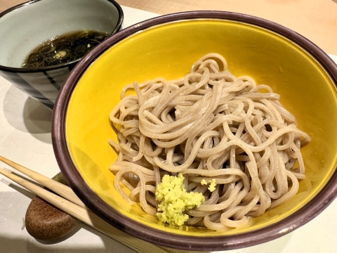 ⋼