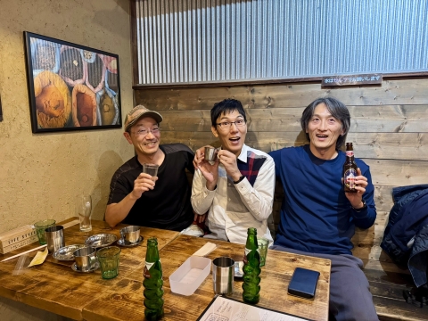 飲めないのに手にはネパールビールの瓶 飲めないのに手にはネパールビールの瓶