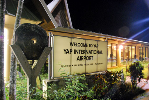 ヤップ国際空港に到着